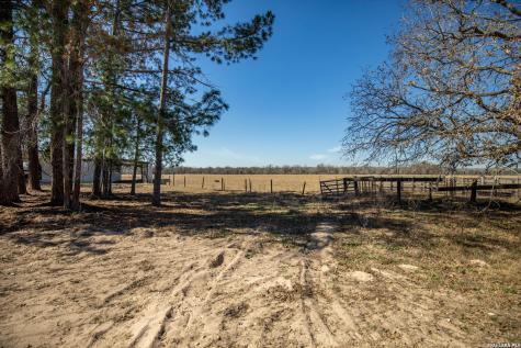 1387 County Road 304 Floresville TX 78114