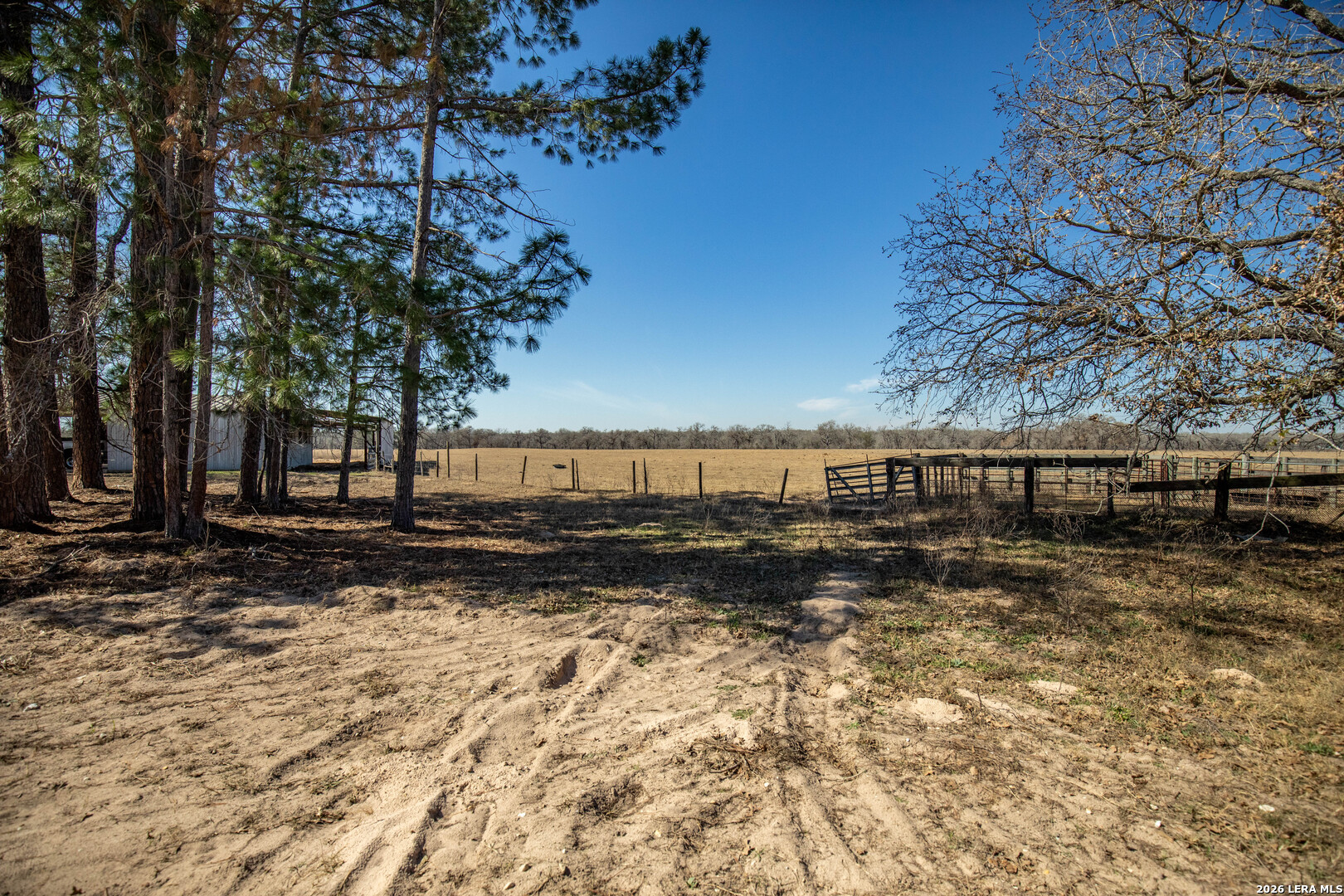 1387 County Road 304 Floresville TX 78114