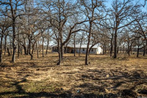 1387 County Road 304 Floresville TX 78114