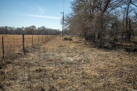 1387 County Road 304 Floresville TX 78114