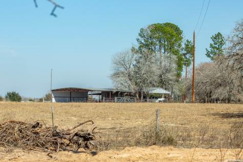 1387 County Road 304 Floresville TX 78114