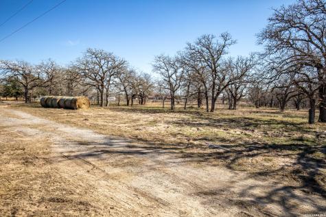 1387 County Road 304 Floresville TX 78114
