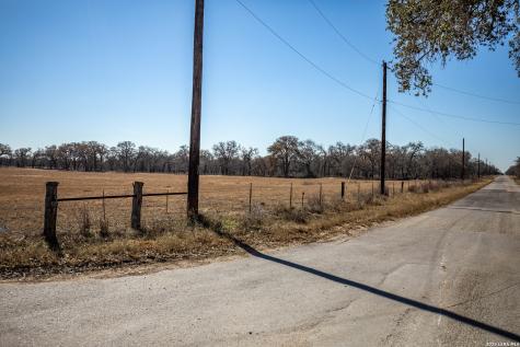 1387 County Road 304 Floresville TX 78114
