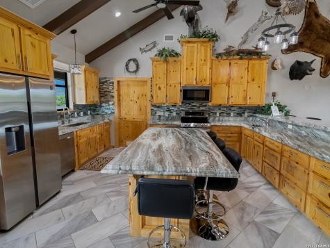 625 County Road 409 Beeville TX 78102
