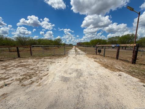 625 County Road 409 Beeville TX 78102