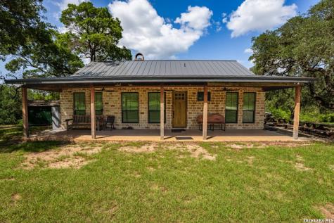 1040 Panther Hill Road Vanderpool TX 78885