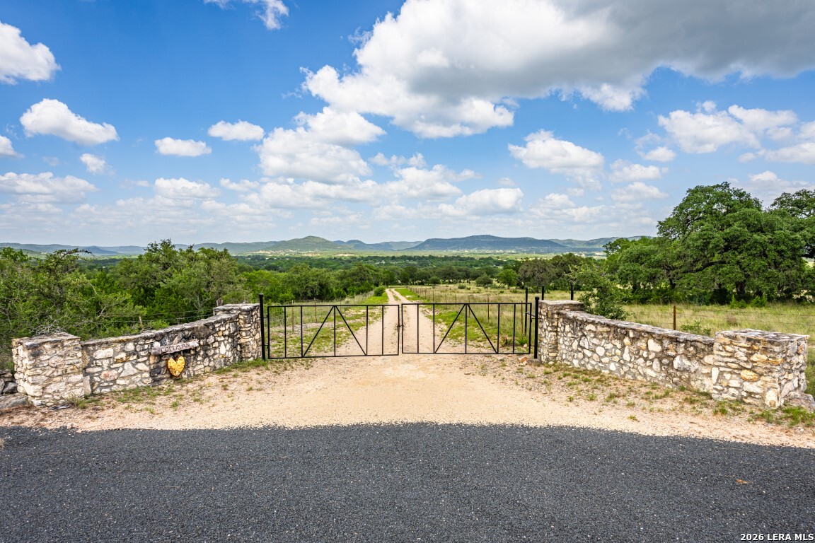 1040 Panther Hill Road Vanderpool TX 78885