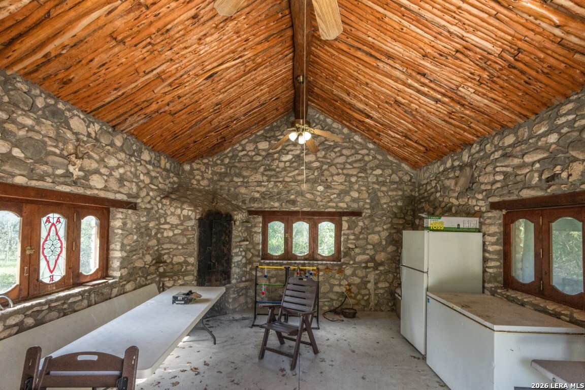 1040 Panther Hill Road Vanderpool TX 78885