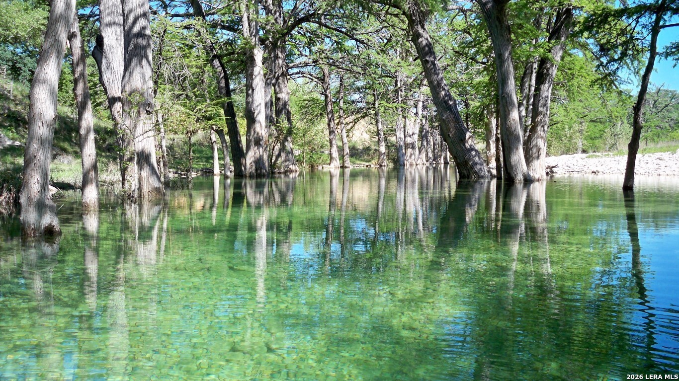 1040 Panther Hill Road Vanderpool TX 78885