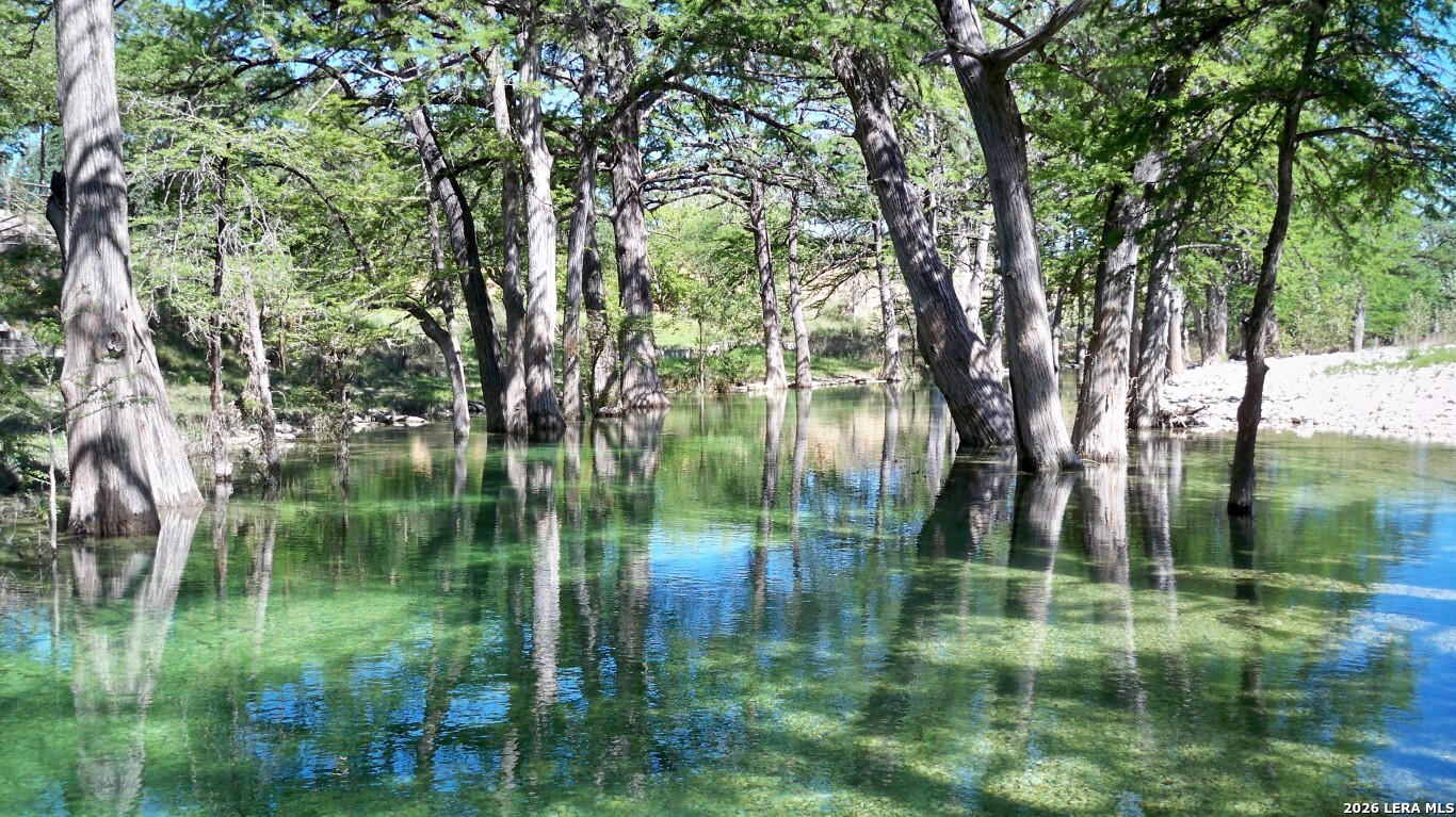 1040 Panther Hill Road Vanderpool TX 78885