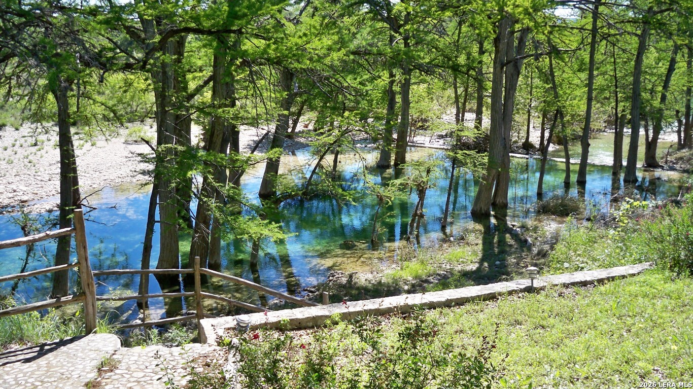 1040 Panther Hill Road Vanderpool TX 78885