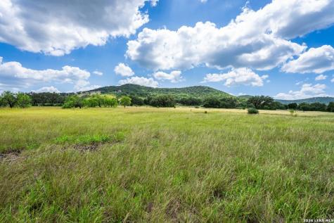 1040 Panther Hill Road Vanderpool TX 78885