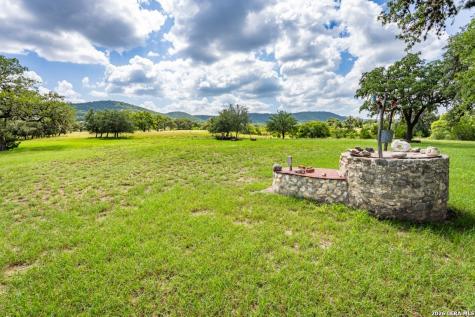 1040 Panther Hill Road Vanderpool TX 78885