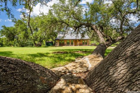 1040 Panther Hill Road Vanderpool TX 78885