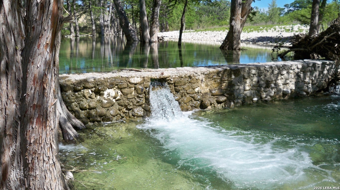 1040 Panther Hill Road Vanderpool TX 78885