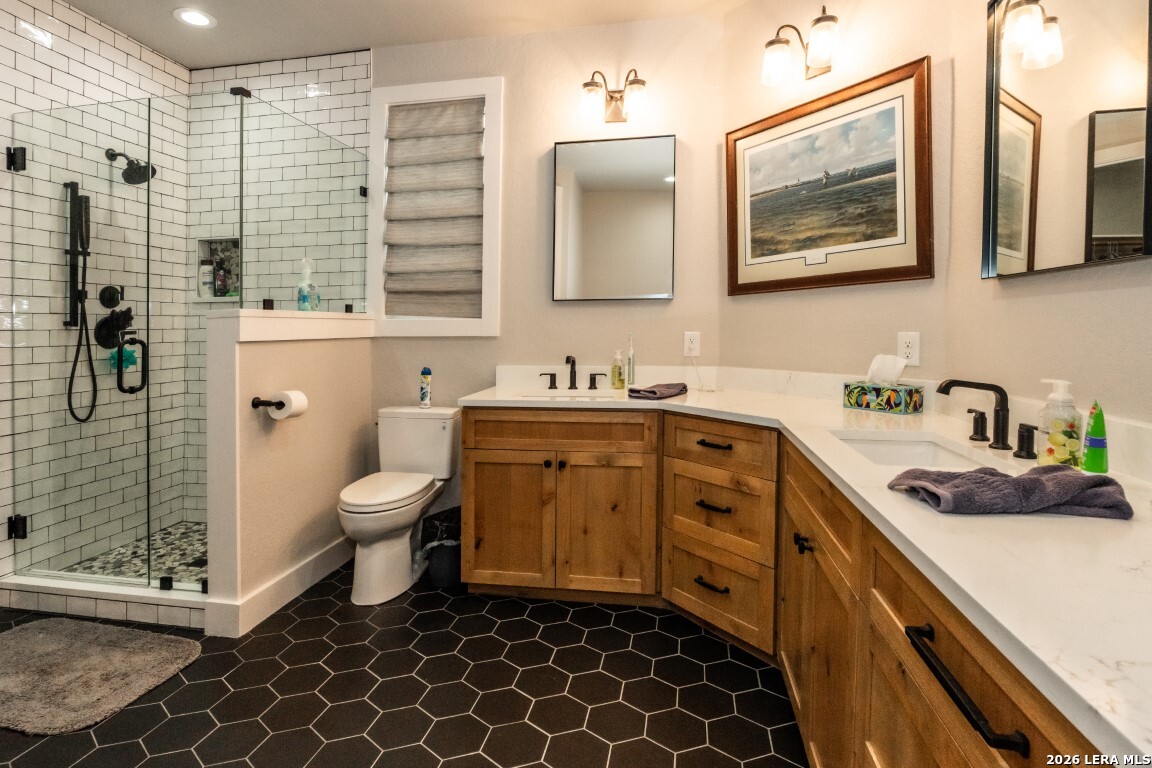 1040 Panther Hill Road Vanderpool TX 78885