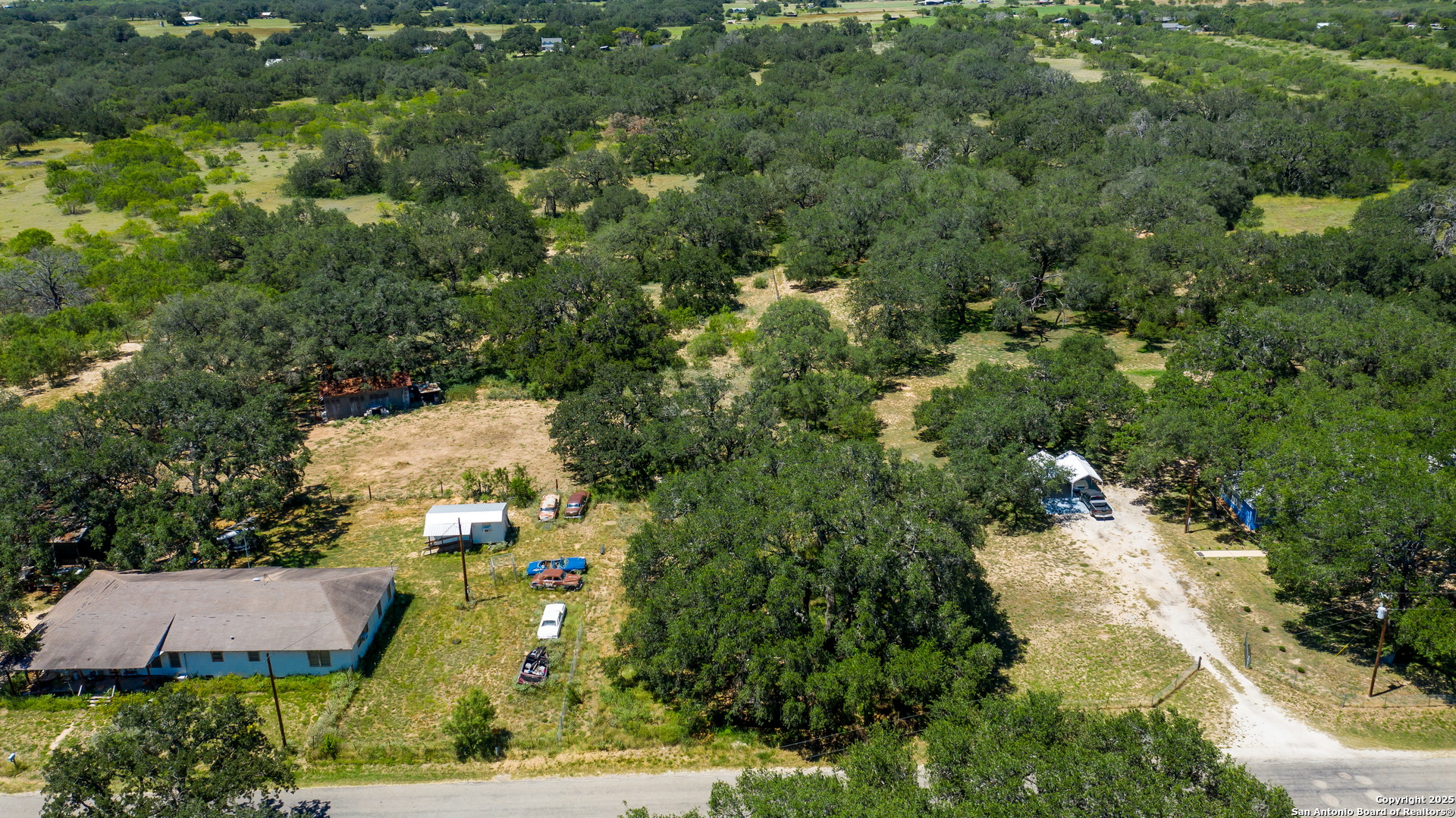 669 County Road 768 Devine TX 78016