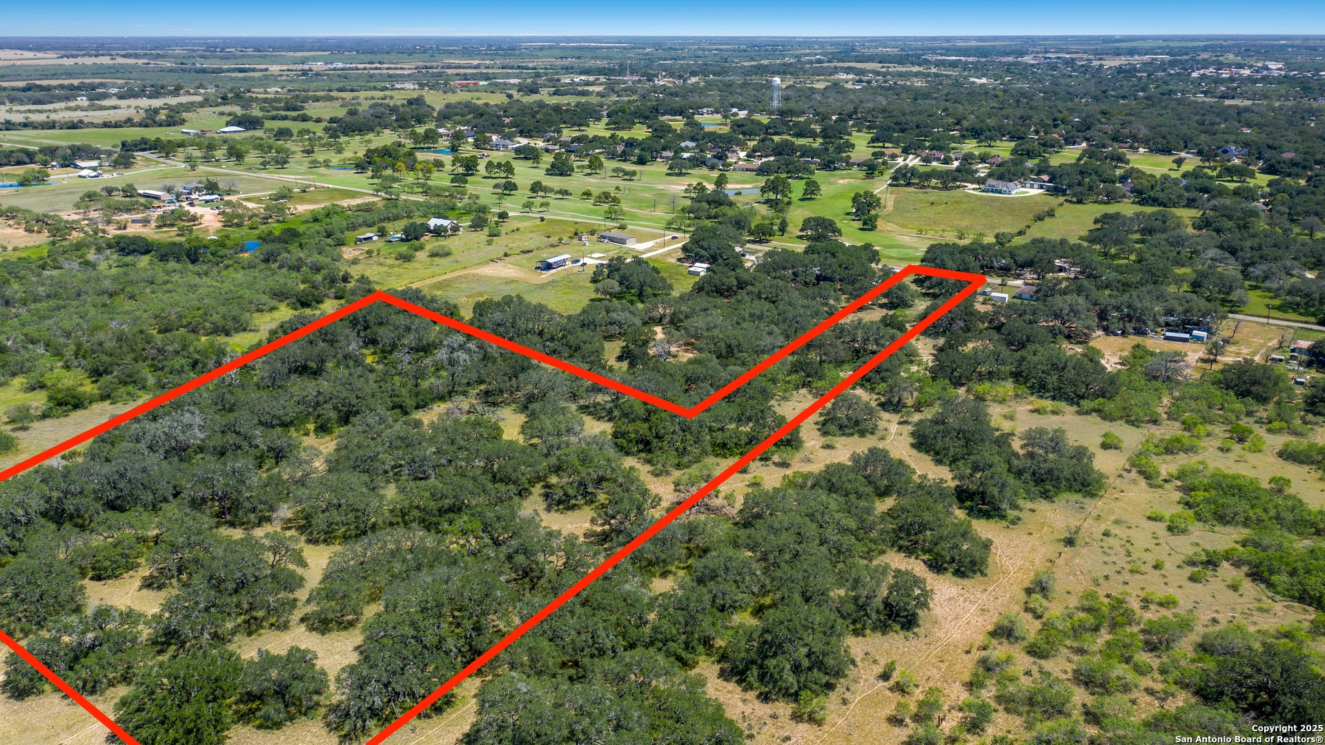 669 County Road 768 Devine TX 78016