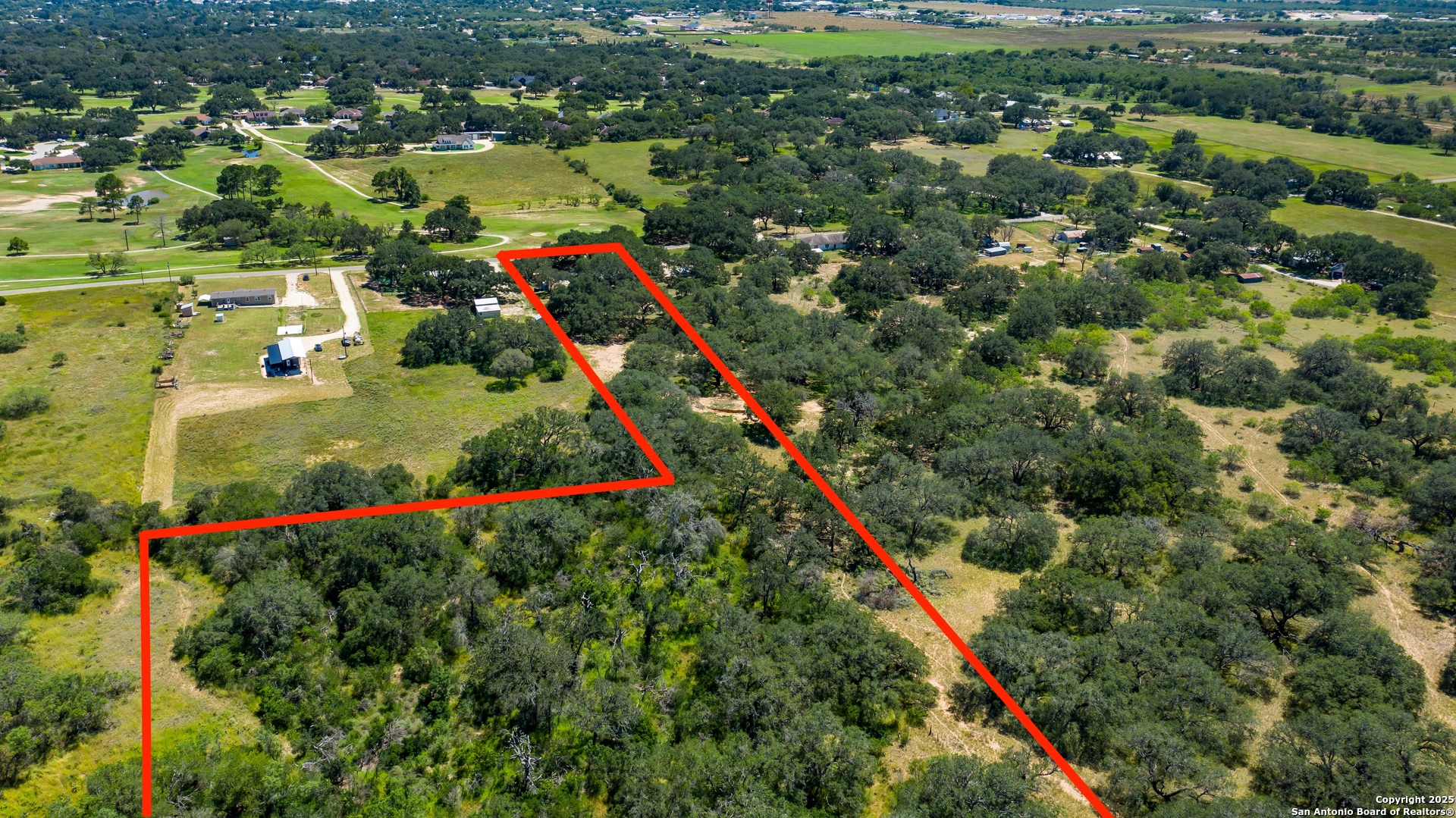 669 County Road 768 Devine TX 78016