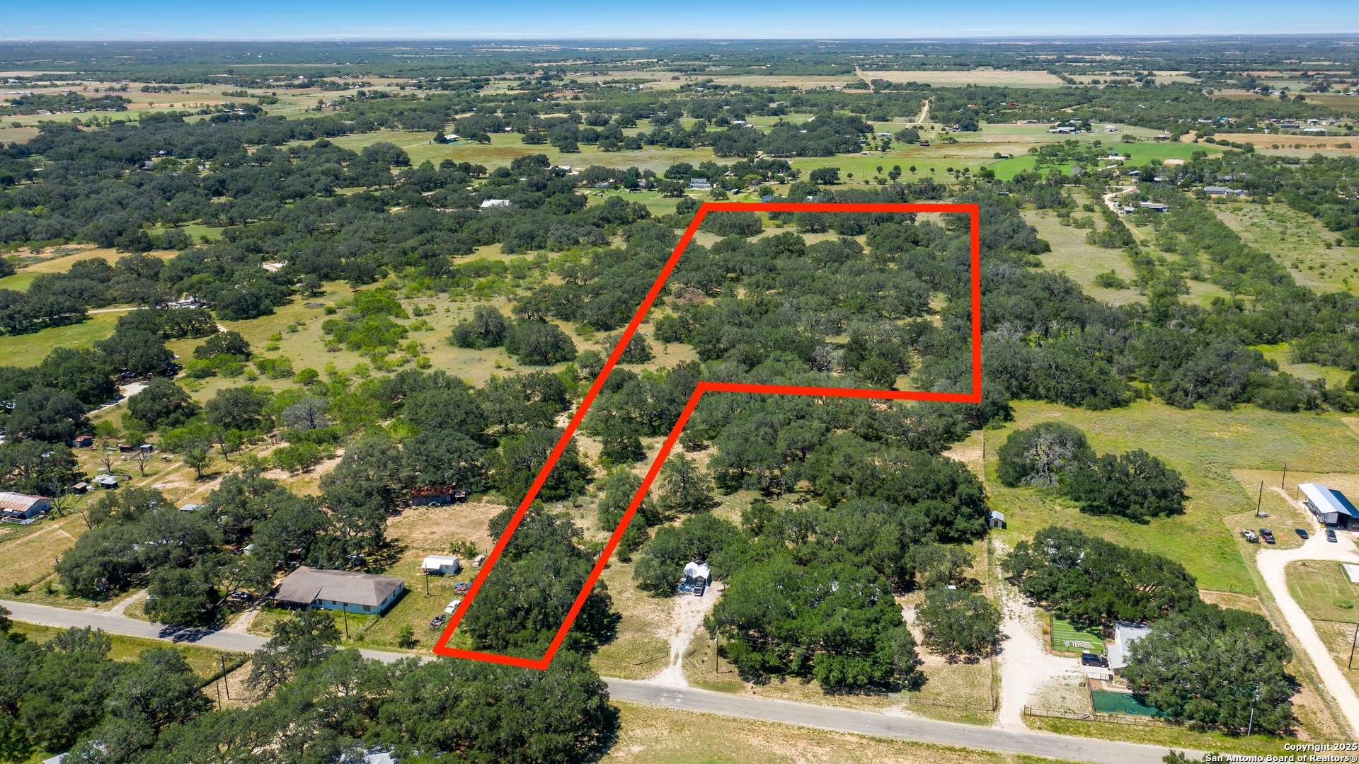 669 County Road 768 Devine TX 78016