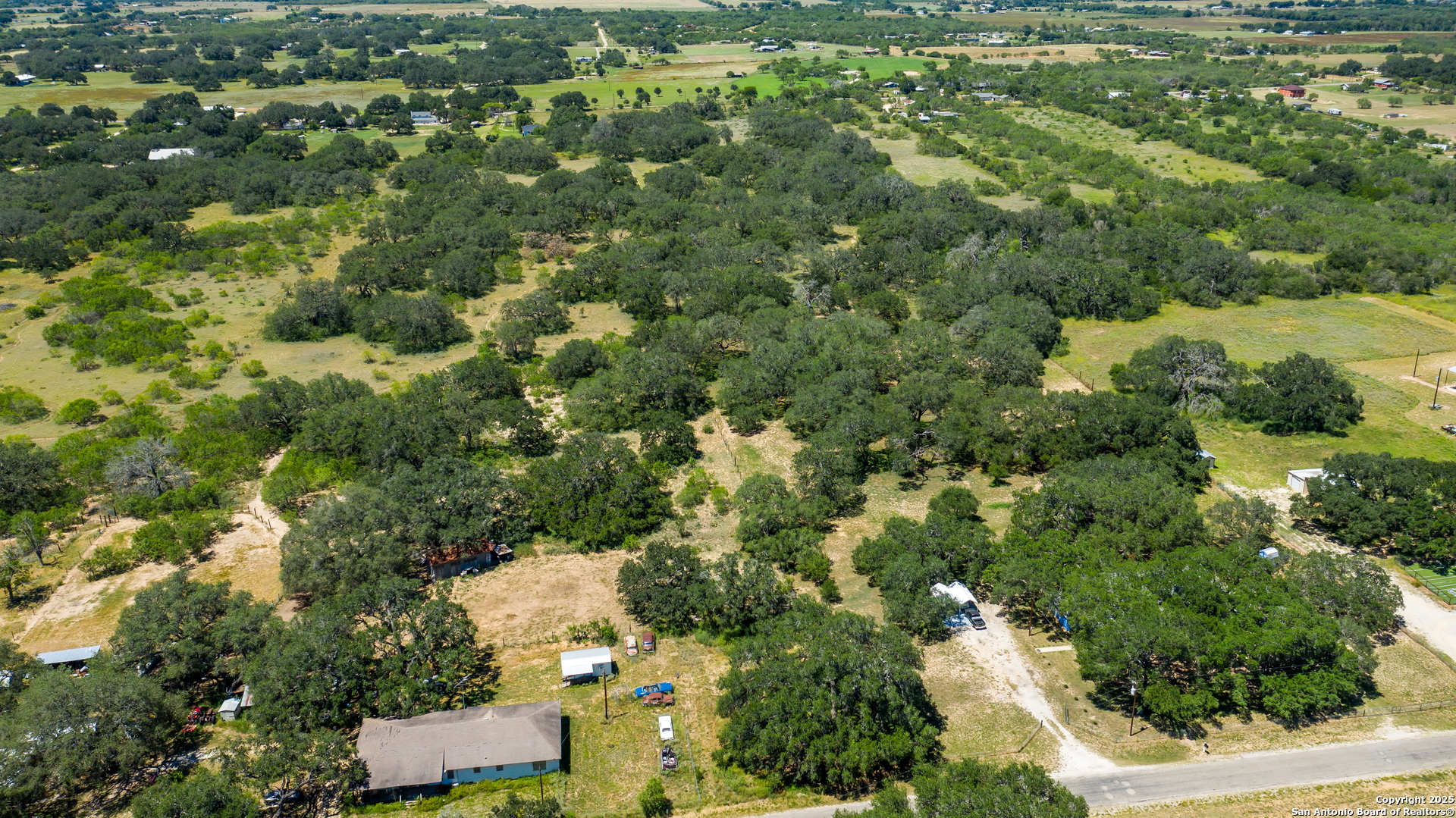 669 County Road 768 Devine TX 78016