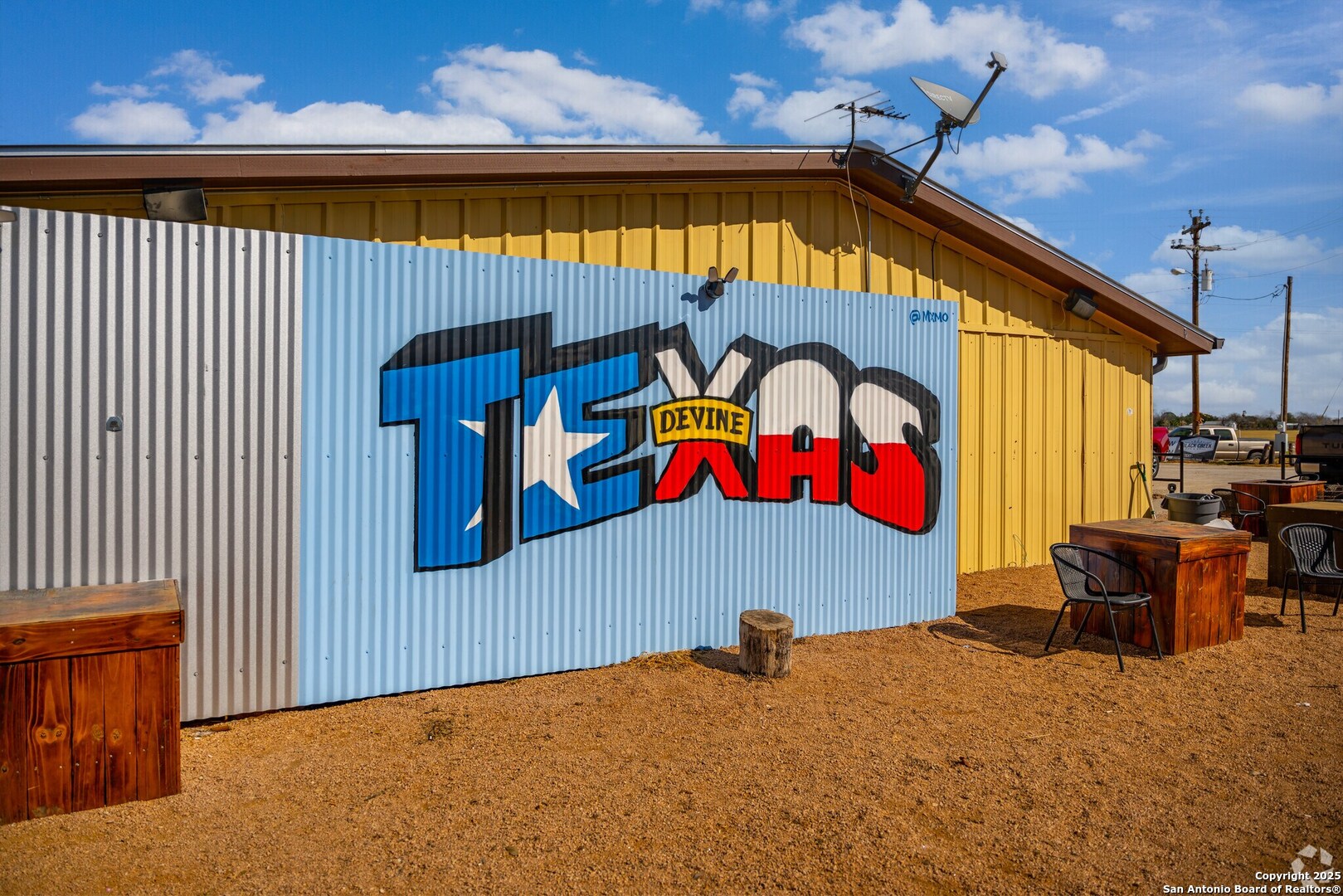 669 County Road 768 Devine TX 78016
