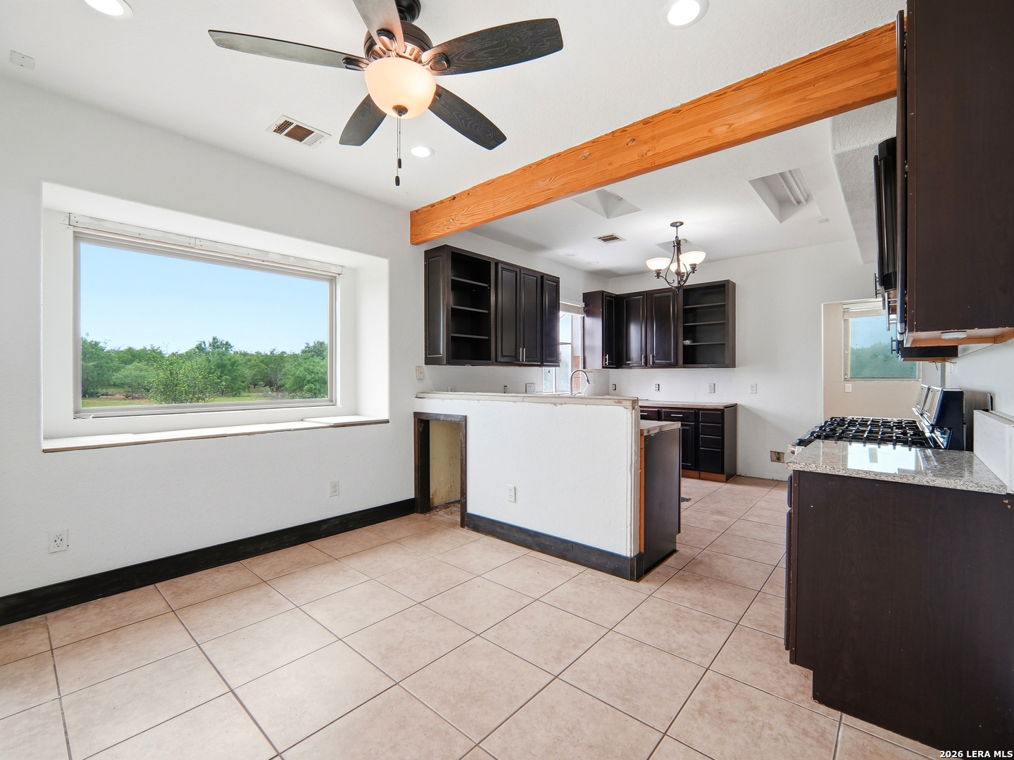 1253 County Road 7421 Yancey TX 78886