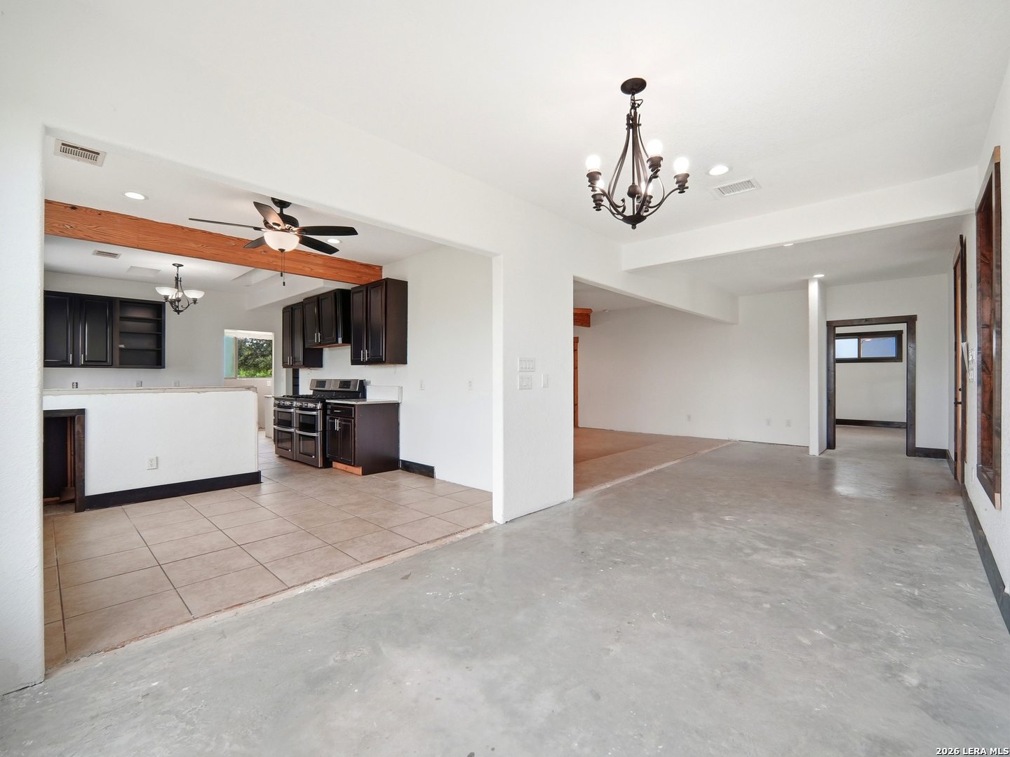 1253 County Road 7421 Yancey TX 78886