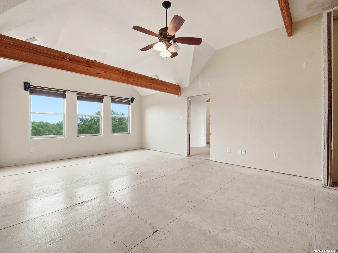 1253 County Road 7421 Yancey TX 78886