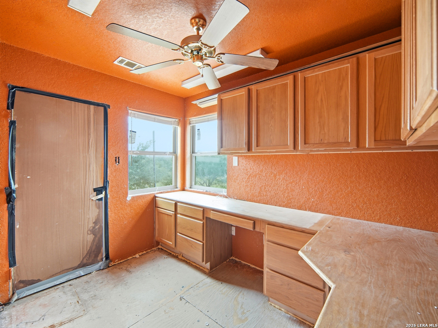 1253 County Road 7421 Yancey TX 78886