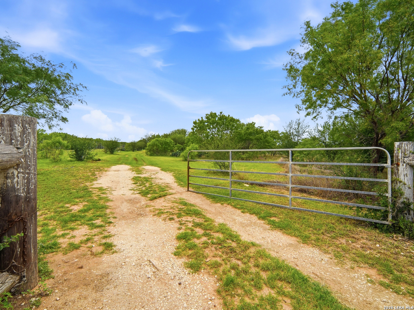 1253 County Road 7421 Yancey TX 78886
