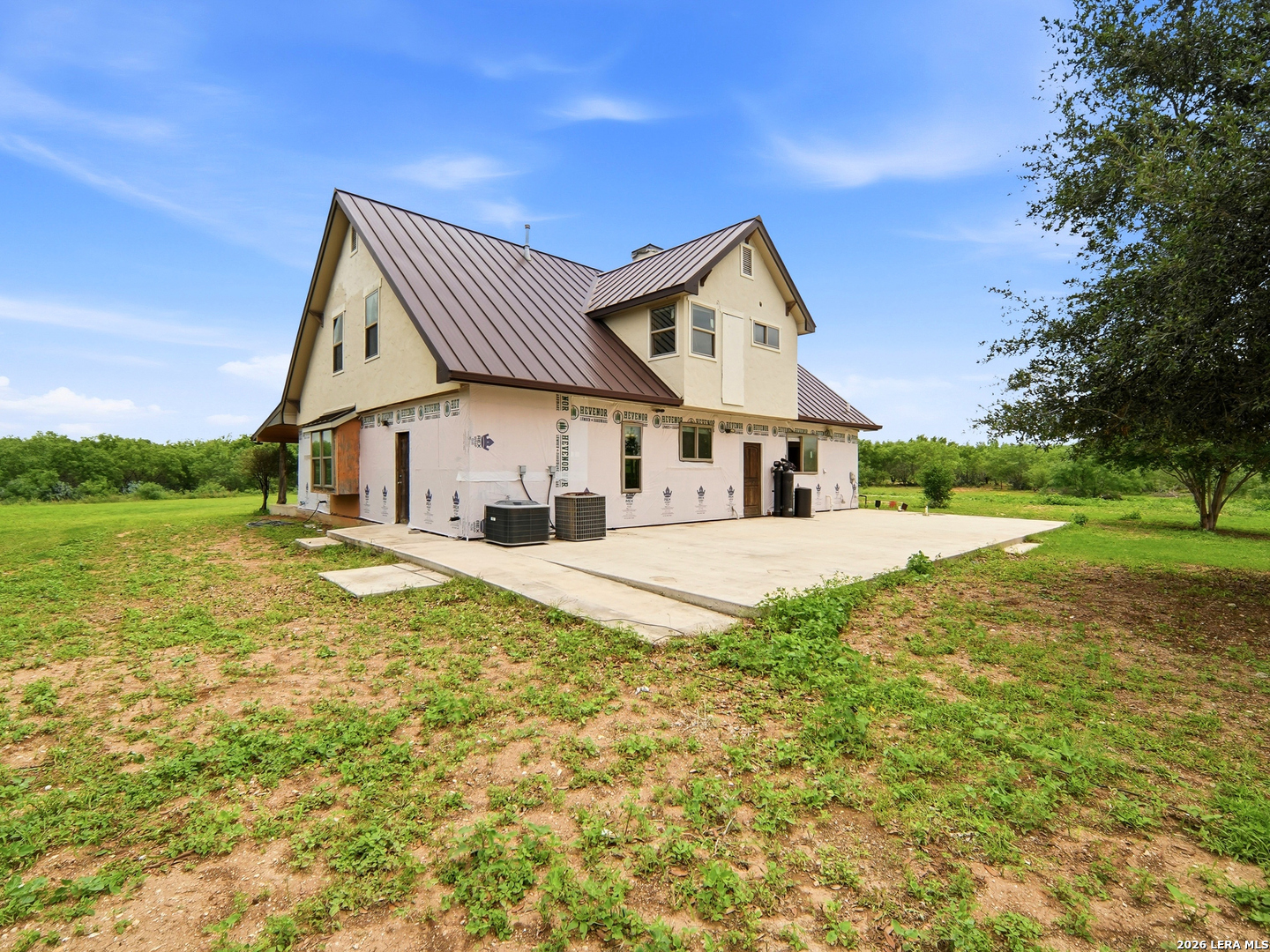 1253 County Road 7421 Yancey TX 78886