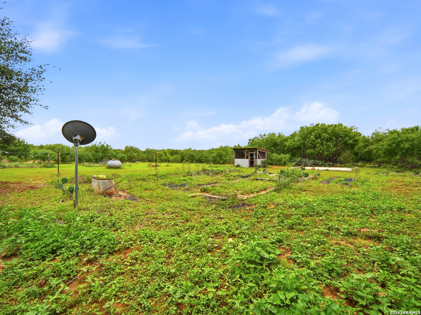 1253 County Road 7421 Yancey TX 78886