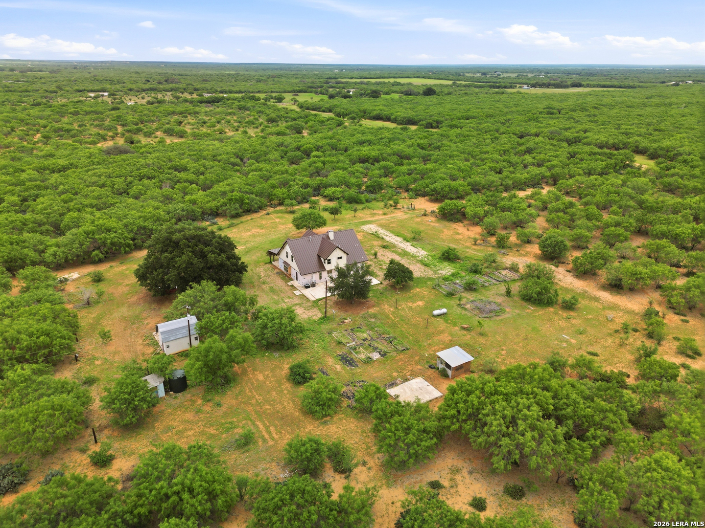 1253 County Road 7421 Yancey TX 78886