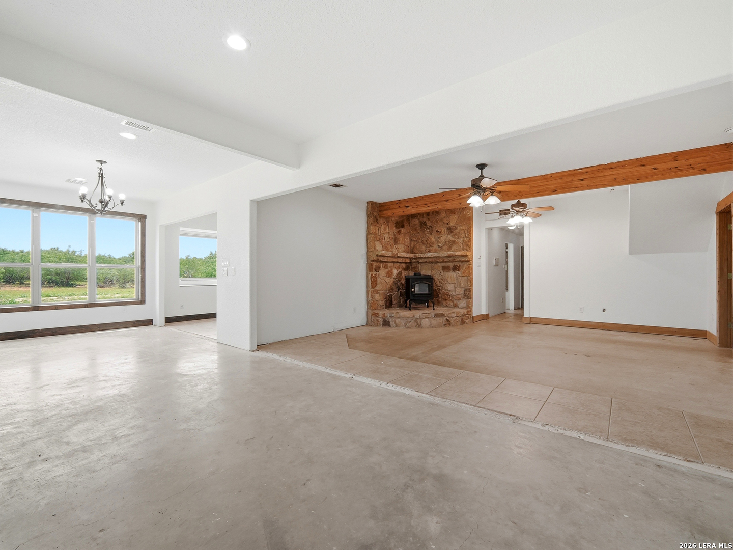 1253 County Road 7421 Yancey TX 78886