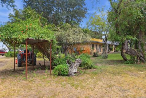 3033 St Hwy 132 N Natalia TX 78059