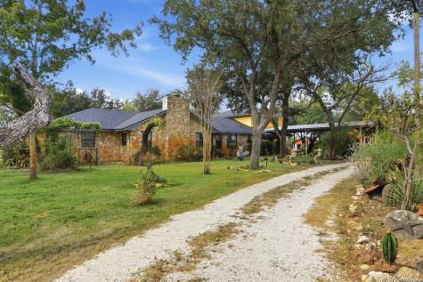 3033 St Hwy 132 N Natalia TX 78059