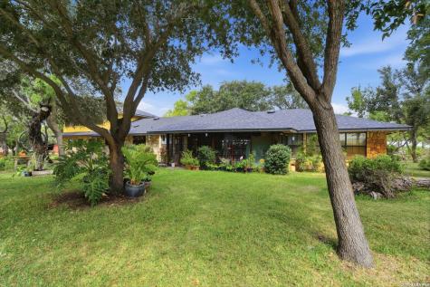 3033 St Hwy 132 N Natalia TX 78059