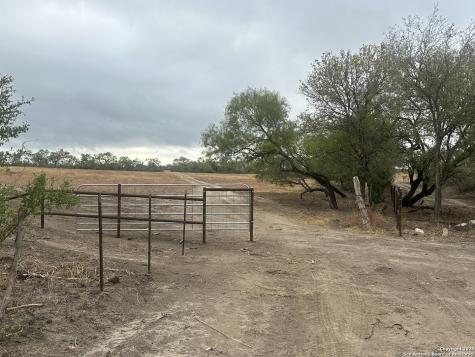 1001 S Ih 35 Devine TX 78016