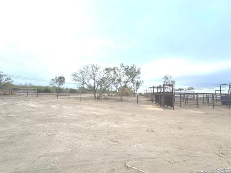 1001 S Ih 35 Devine TX 78016