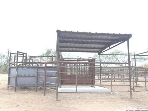 1001 S Ih 35 Devine TX 78016