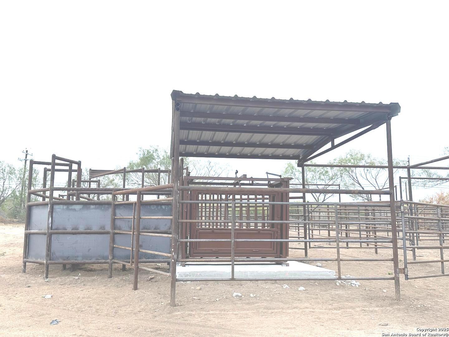 1001 S Ih 35 Devine TX 78016