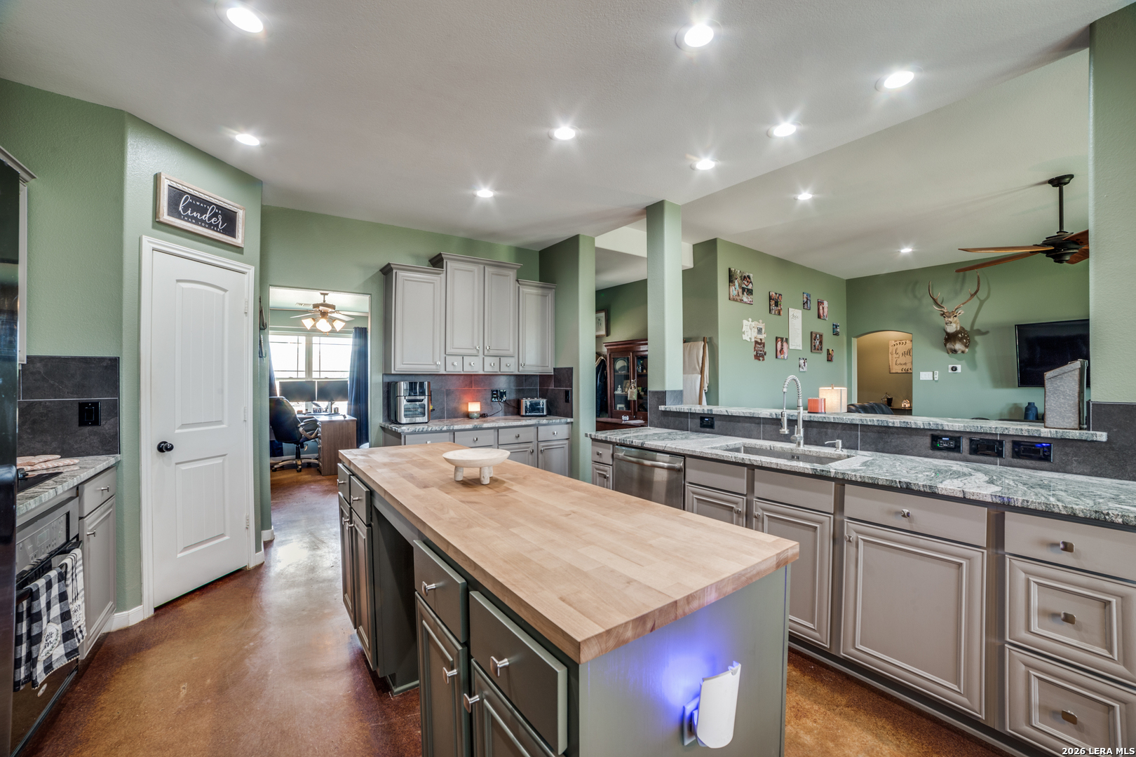 2259 County Road 325 Sabinal TX 78881