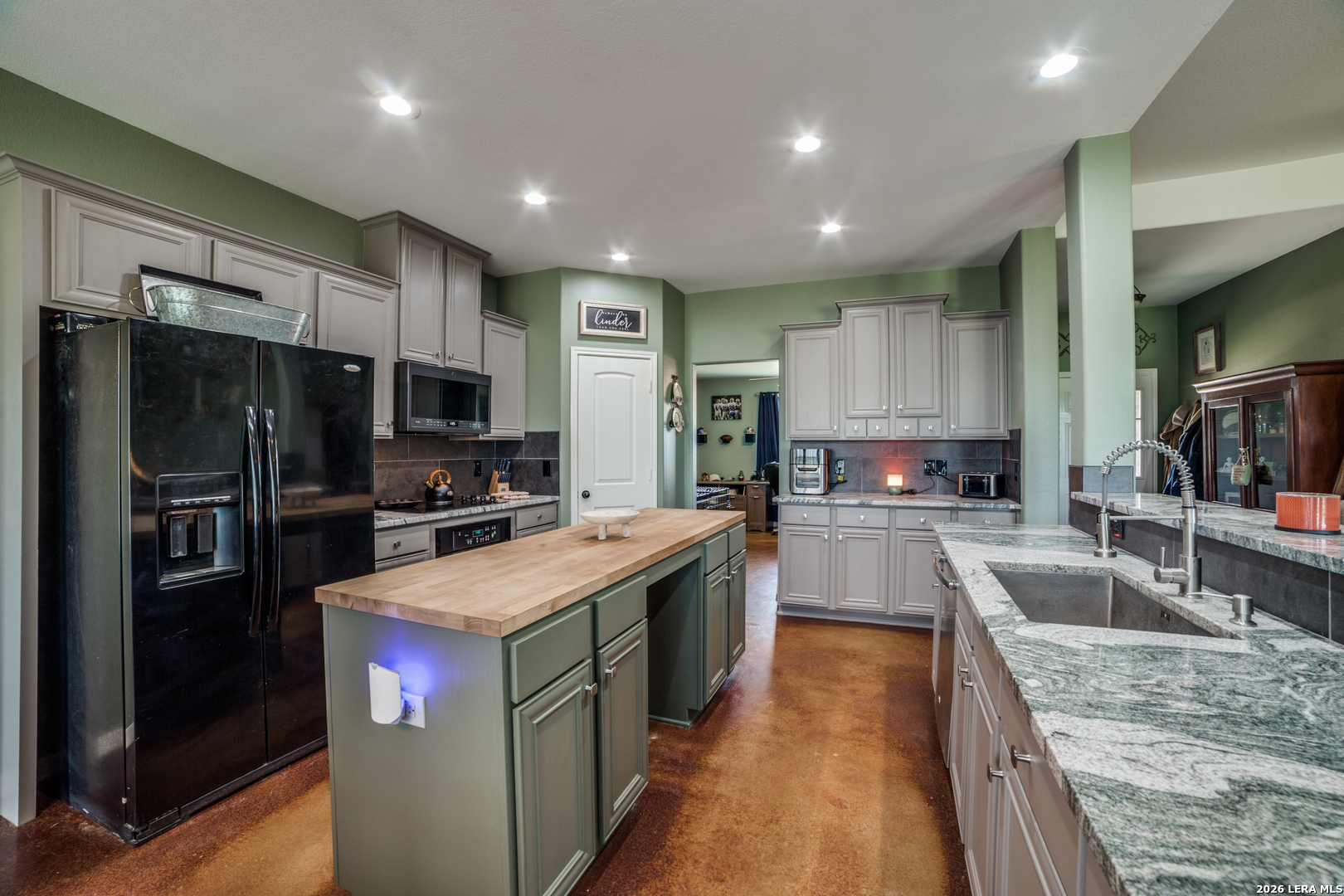 2259 County Road 325 Sabinal TX 78881