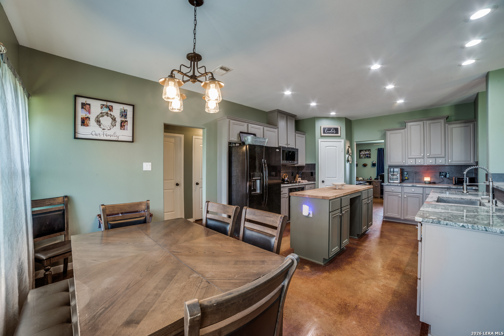 2259 County Road 325 Sabinal TX 78881