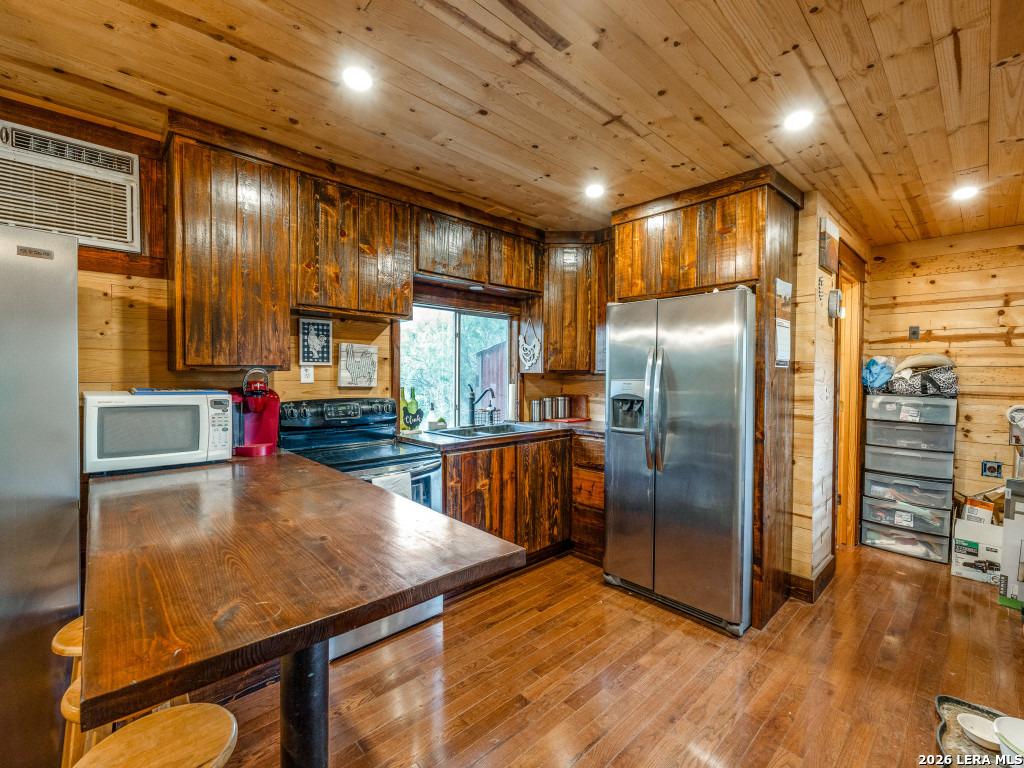 2831 County Road 430 Pleasanton TX 78064