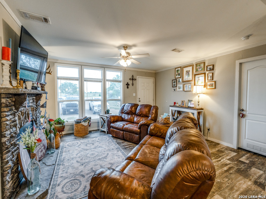 2831 County Road 430 Pleasanton TX 78064