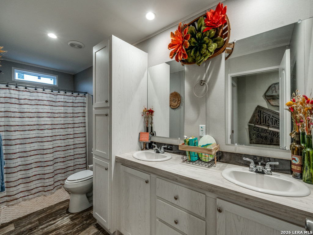 2831 County Road 430 Pleasanton TX 78064