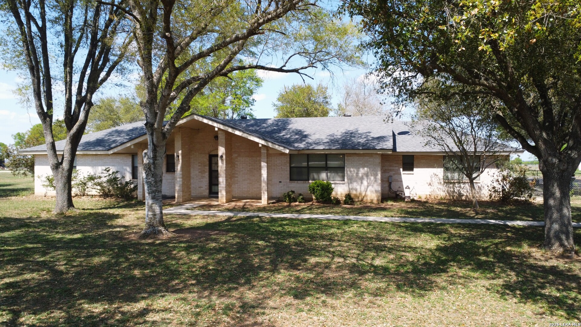 900 N Graytown Road St Hedwig TX 78152