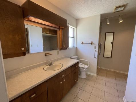 900 N Graytown Road St Hedwig TX 78152